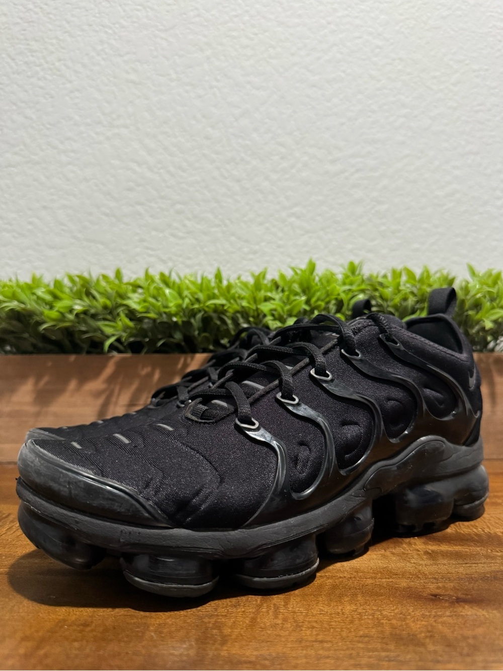 Nike Air VaporMax Plus Low Triple Black Running Shoes 924453-004 Mens Size 9.5 - Picture 6 of 11